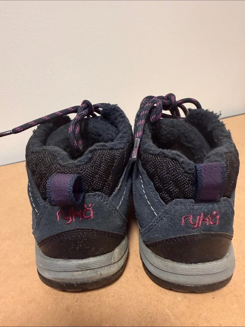 Ryka Canyon Hiking Boot Womens Size 8 Sneaker Navy Suede Lace Up Faux Fur Lined